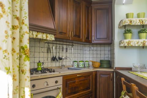 Apartment, 2 Bedrooms | Private kitchen | Electric kettle