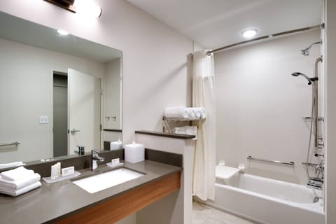 Room, 2 Queen Beds | Bathroom | Combined shower/tub, free toiletries, hair dryer, towels