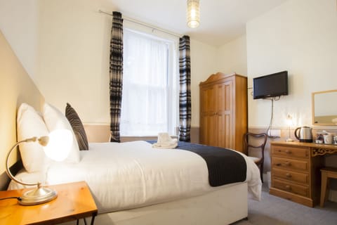 Standard Twin Room, Ensuite | Premium bedding, pillowtop beds, individually decorated