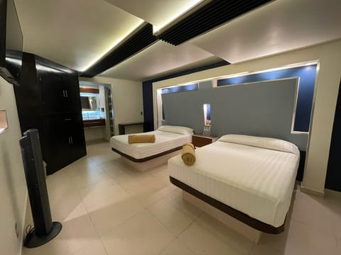 Classic Room | Desk, laptop workspace, free WiFi