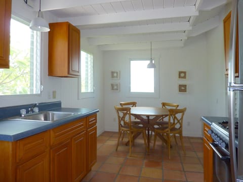 Deluxe Cottage, 2 Bedrooms | Private kitchen