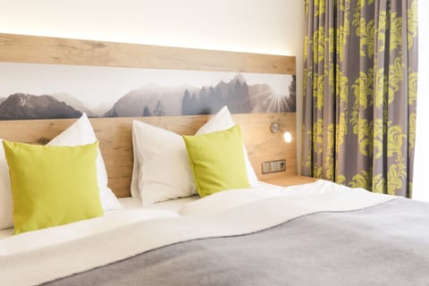 Comfort Plus Double Room | Hypo-allergenic bedding, desk, free WiFi, bed sheets