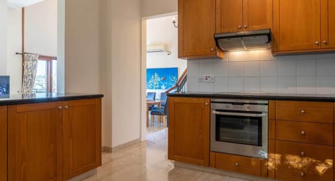 Villa | Private kitchen | Full-size fridge, microwave, oven, stovetop