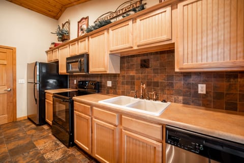 Grand Cabin, 1 Bedroom, Jetted Tub | Private kitchen | Full-size fridge, oven, stovetop, dishwasher