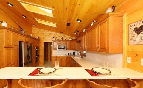 House, Multiple Beds (Heavenly Creekside #276) | Private kitchen | Fridge, microwave, stovetop, dishwasher