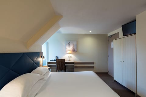 Deluxe Room | Individually decorated, desk, laptop workspace, iron/ironing board