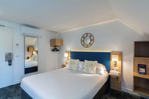 Superior Room | Individually decorated, desk, laptop workspace, iron/ironing board