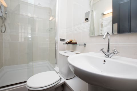 Basic Double Room, 1 Double Bed | Bathroom | Free toiletries, hair dryer, towels