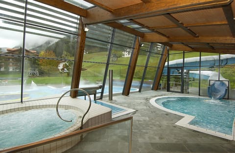 Indoor spa tub