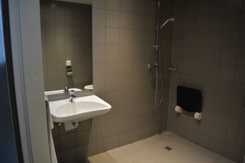 Standard Room, 1 Double Bed, Non Smoking (Larger Room) | Bathroom | Combined shower/tub, free toiletries, hair dryer, towels