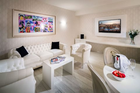 Presidential Suite | Living area | 42-inch plasma TV with satellite channels, TV