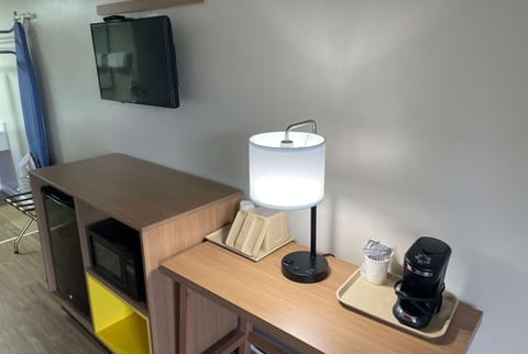 Studio Suite, 1 King Bed, Non Smoking, Refrigerator | Individually decorated, individually furnished, desk, laptop workspace