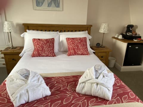 Superior Double Room, Ensuite, Sea View (Room 8)