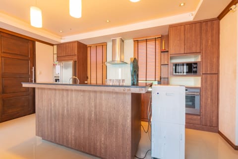 Villa, 4 Bedrooms | Private kitchen | Fridge, electric kettle, toaster, highchair