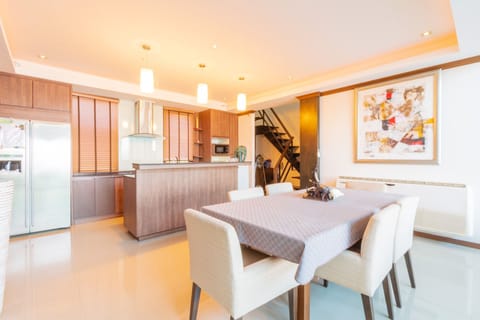 Villa, 4 Bedrooms | In-room dining