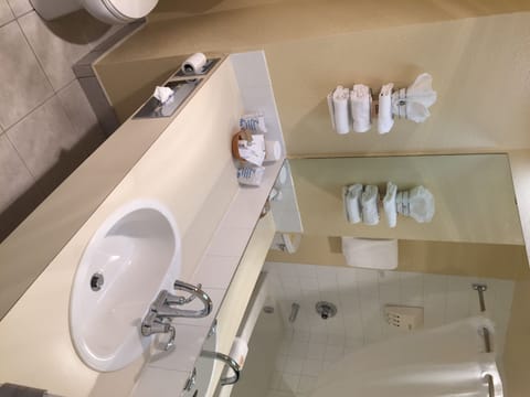 Signature Room, 2 Queen Beds | Bathroom | Combined shower/tub, free toiletries, hair dryer, towels