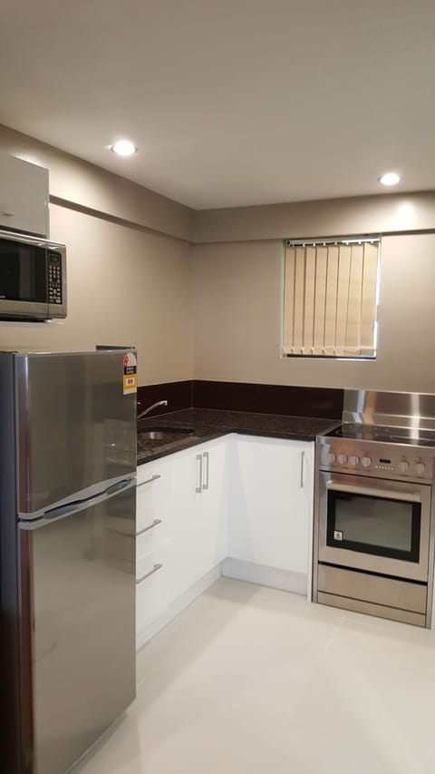 Premier Room | Private kitchenette | Fridge, oven, stovetop, coffee/tea maker