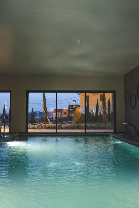 Indoor pool, seasonal outdoor pool, open open 24 hours, sun loungers