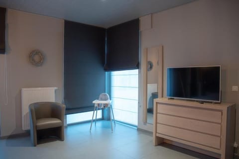 Deluxe Room, Annex Building | Desk, blackout drapes, soundproofing, free WiFi