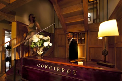 Check-in/check-out kiosk