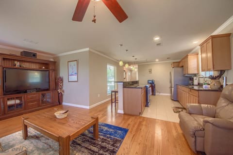 House, 1 Bedroom | Living area | 30-inch Smart TV with cable channels, TV