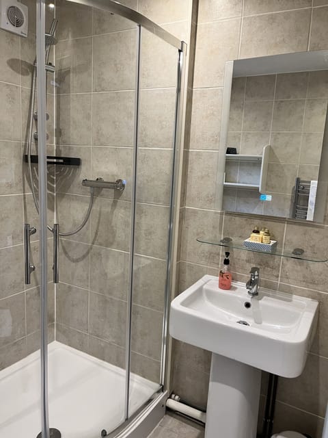 Twin Room, Ensuite | Bathroom