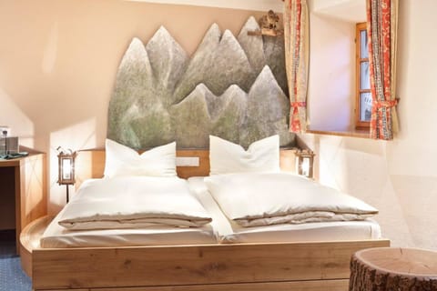 Double Room, Non Smoking | Individually decorated, individually furnished, blackout drapes