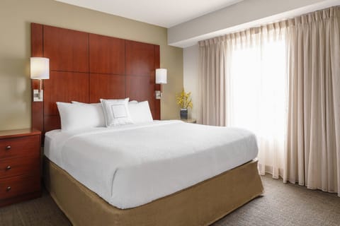 Suite, 1 Bedroom | Hypo-allergenic bedding, down comforters, desk, laptop workspace