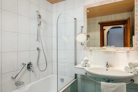 Comfort Suite, Balcony | Premium bedding, in-room safe, desk, cribs/infant beds