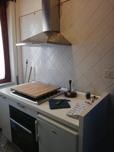 Apartment, 1 Bedroom | Private kitchen | Fridge, oven, stovetop, cookware/dishes/utensils