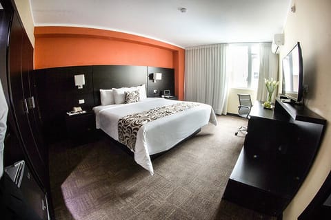 Standard Double Room | Premium bedding, minibar, in-room safe, desk