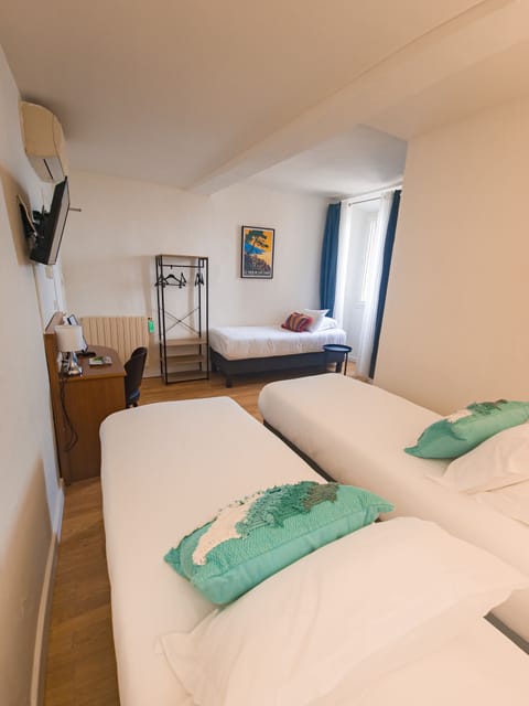 Comfort Triple Room, Sea View | Pillowtop beds, soundproofing, free WiFi, bed sheets