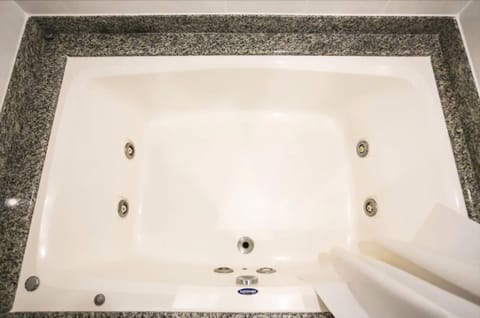 Luxury Double Room | Deep soaking bathtub