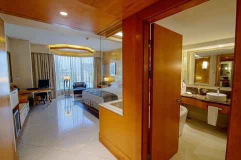 Ambassador Suite | Bathroom | Combined shower/tub, deep soaking tub, free toiletries, hair dryer