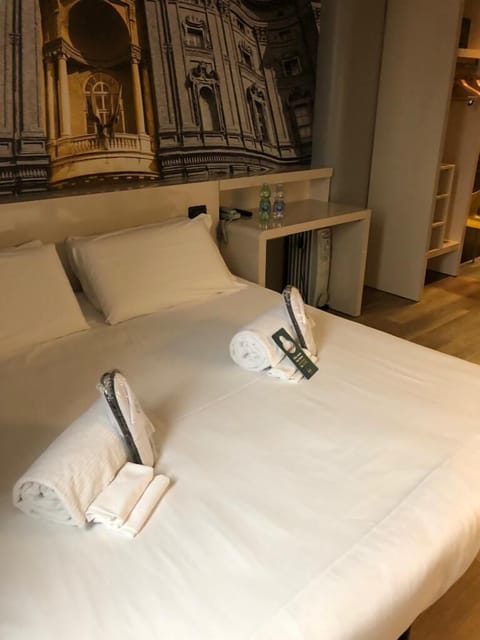 Superior Double Room, Non Smoking | In-room safe, desk, laptop workspace, blackout drapes