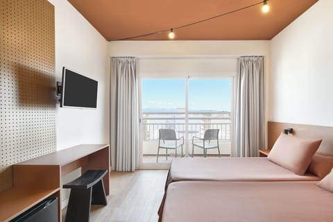 Standard Double Room, Balcony (Bed & Unlimited Brunch) | Hypo-allergenic bedding, in-room safe, laptop workspace, blackout drapes