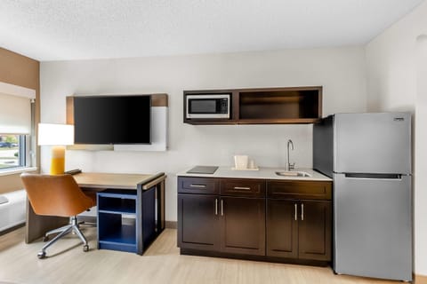 Suite, 1 King Bed, Non Smoking (Efficiency, Upgrade) | Premium bedding, desk, blackout drapes, iron/ironing board