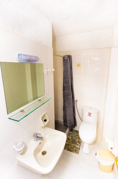 Superior Apartment, 1 Bedroom, Partial Sea View | Bathroom | Shower, rainfall showerhead, hair dryer, towels