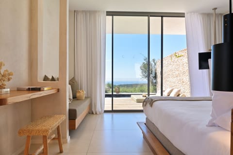 Deluxe Suite, Private Pool, Sea View | Premium bedding, minibar, in-room safe, individually decorated