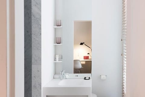 Julien Mood room | Premium bedding, down comforters, minibar, in-room safe