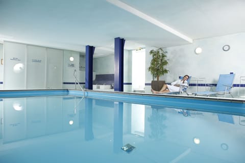 Exercise/lap pool