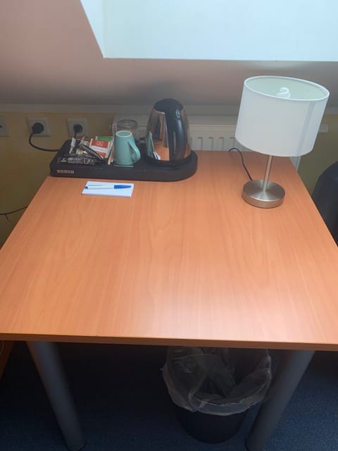 Economy Single Room | Hypo-allergenic bedding, in-room safe, desk, laptop workspace