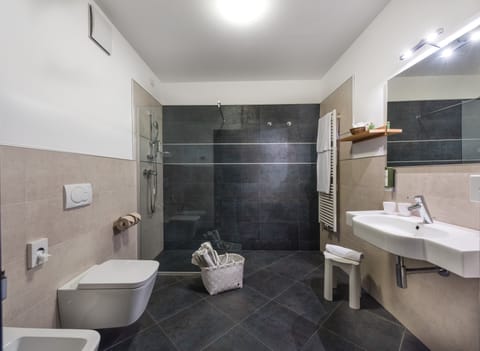 Panoramic Room, Balcony | Bathroom | Rainfall showerhead, hair dryer, towels, soap