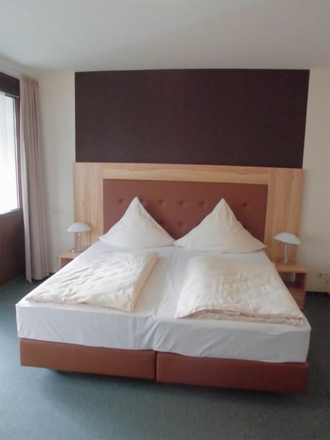 Comfort Double Room | Desk, free WiFi, bed sheets