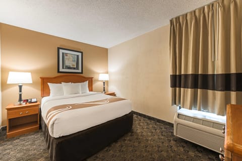 1 Queen Bed, Nonsmoking | Desk, iron/ironing board, rollaway beds, free WiFi