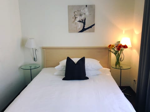Single Room | In-room safe, desk, iron/ironing board, free WiFi