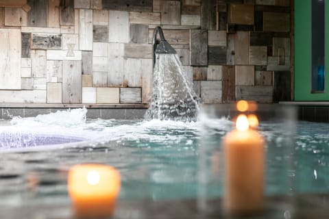 Indoor spa tub