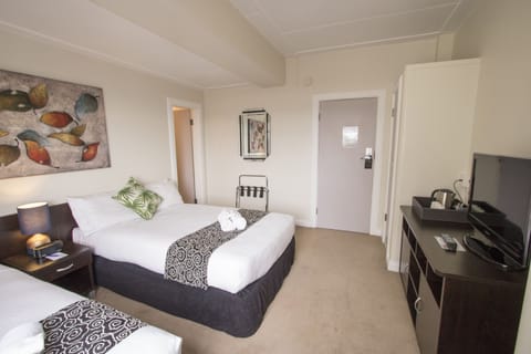 Twin, Double & Single Ensuite | In-room safe, free WiFi, bed sheets