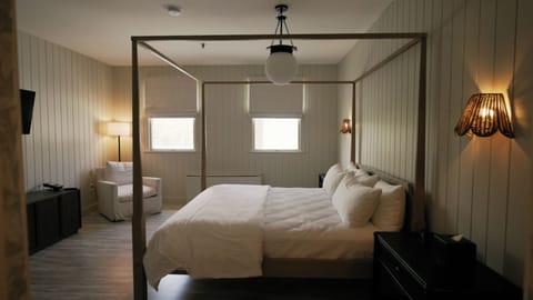 King Bohemian Room | Premium bedding, down comforters, pillowtop beds, minibar