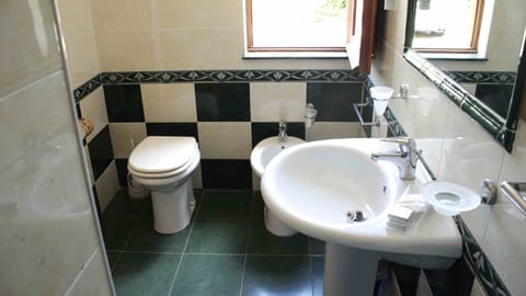 Standard Room | Bathroom | Free toiletries, hair dryer, bathrobes, bidet